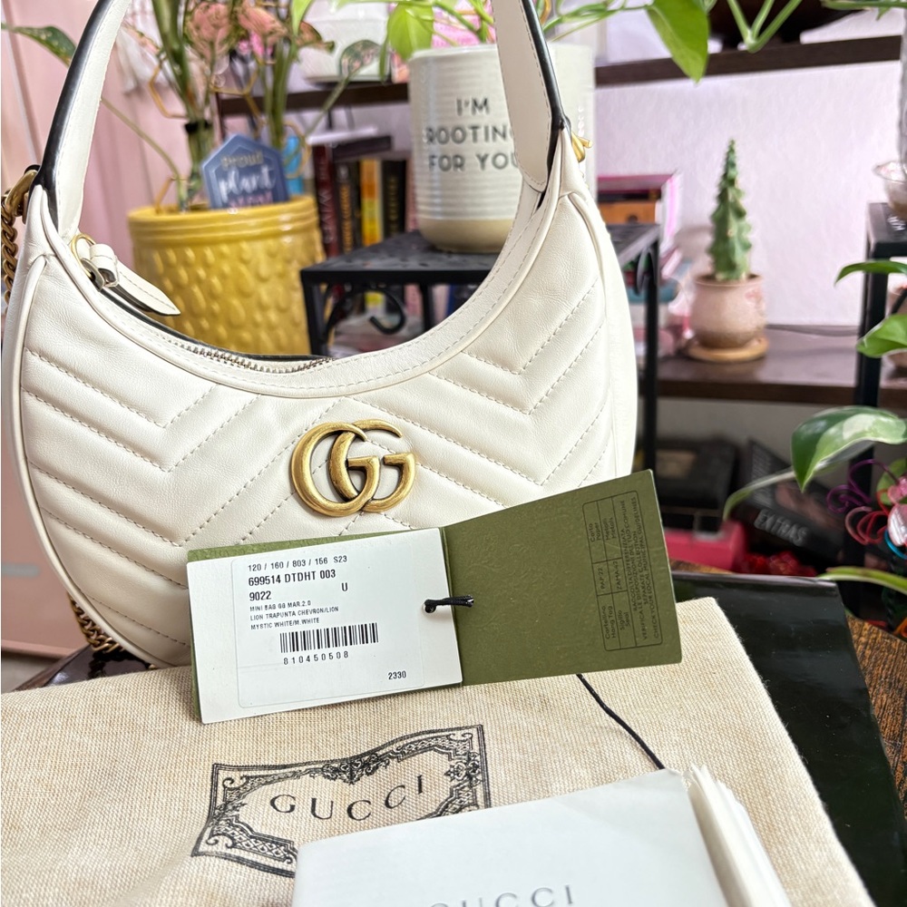 Gucci GG Marmont Chevron Crossbody Mini Half Moon Bag in Cream - Picture 2 of 11